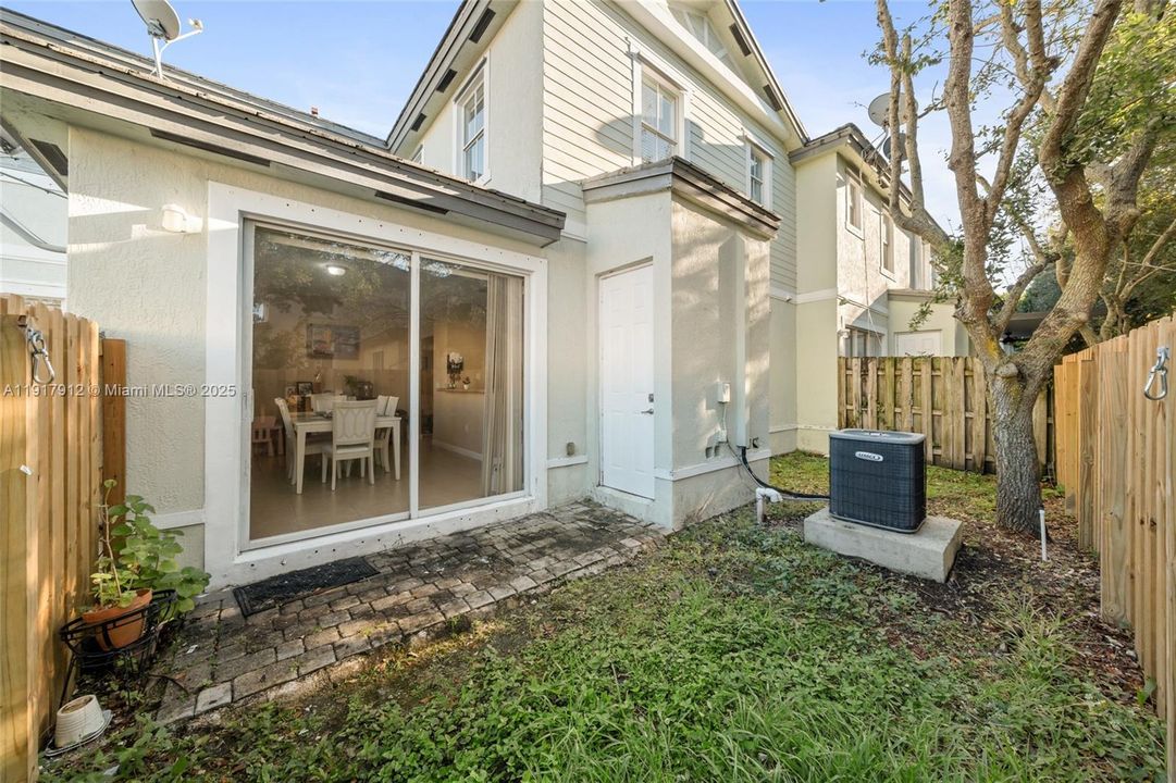 For Sale: $330,000 (3 beds, 3 baths, 1365 Square Feet)