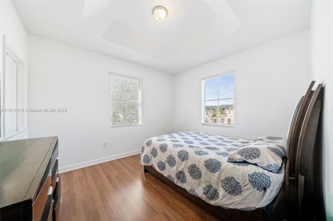 For Sale: $330,000 (3 beds, 3 baths, 1365 Square Feet)