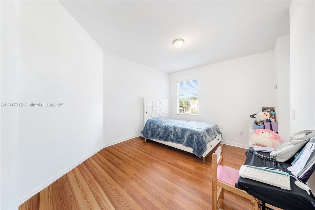 For Sale: $330,000 (3 beds, 3 baths, 1365 Square Feet)