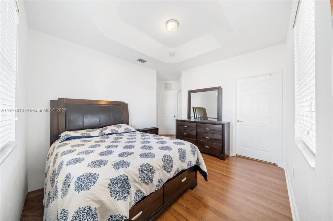 For Sale: $330,000 (3 beds, 3 baths, 1365 Square Feet)