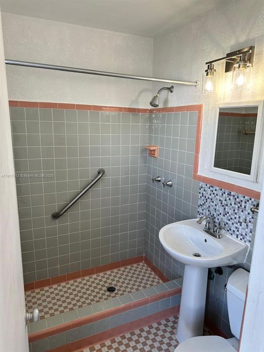 For Rent: $1,900 (1 beds, 1 baths, 1924 Square Feet)