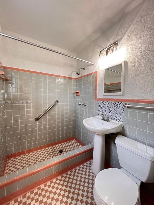 For Rent: $1,900 (1 beds, 1 baths, 1924 Square Feet)