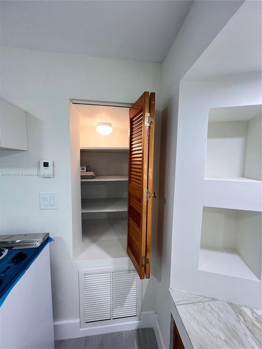 For Rent: $1,900 (1 beds, 1 baths, 1924 Square Feet)