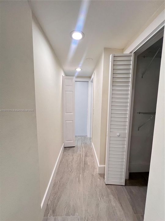 For Rent: $1,900 (1 beds, 1 baths, 1924 Square Feet)