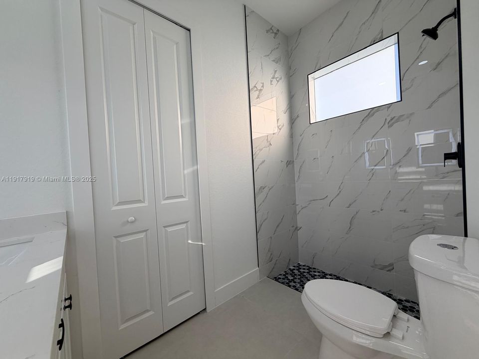 出租: $2,100 (3 贝兹, 2 浴室, 1270 平方英尺)