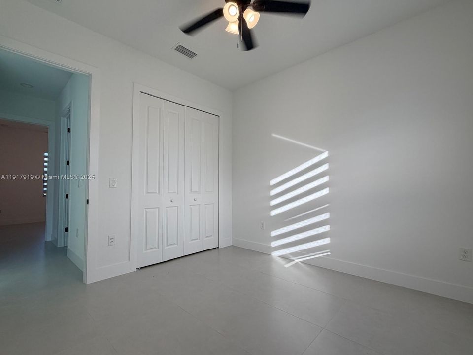 出租: $2,100 (3 贝兹, 2 浴室, 1270 平方英尺)