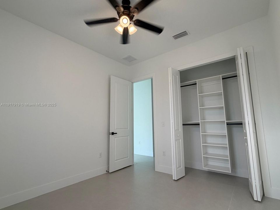 出租: $2,100 (3 贝兹, 2 浴室, 1270 平方英尺)