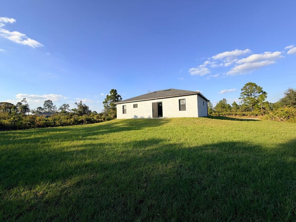 出租: $2,100 (3 贝兹, 2 浴室, 1270 平方英尺)