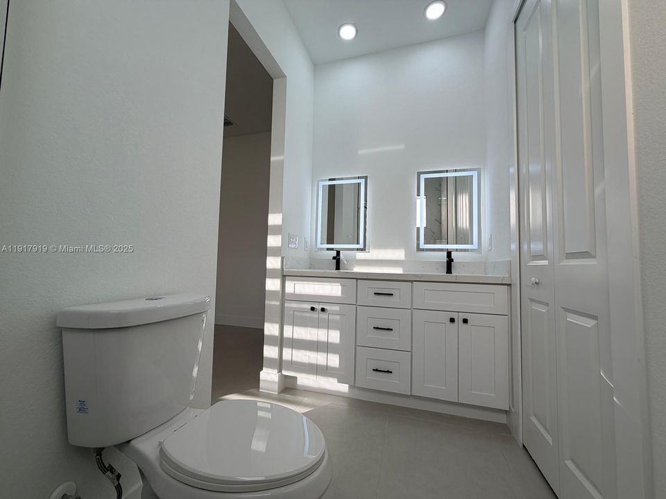 出租: $2,100 (3 贝兹, 2 浴室, 1270 平方英尺)