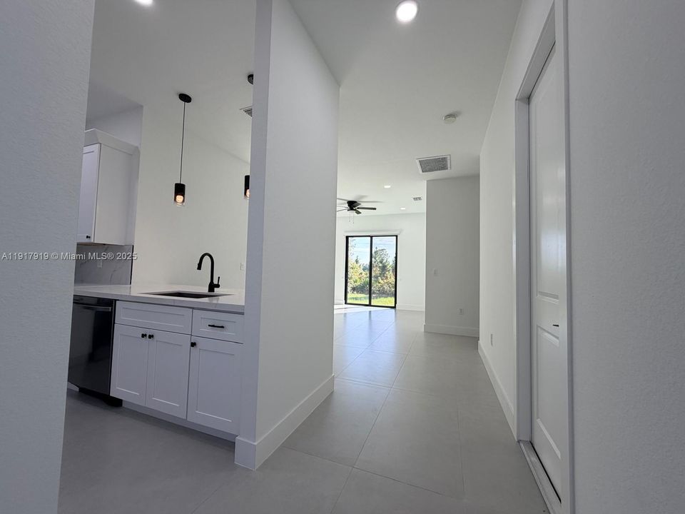 出租: $2,100 (3 贝兹, 2 浴室, 1270 平方英尺)