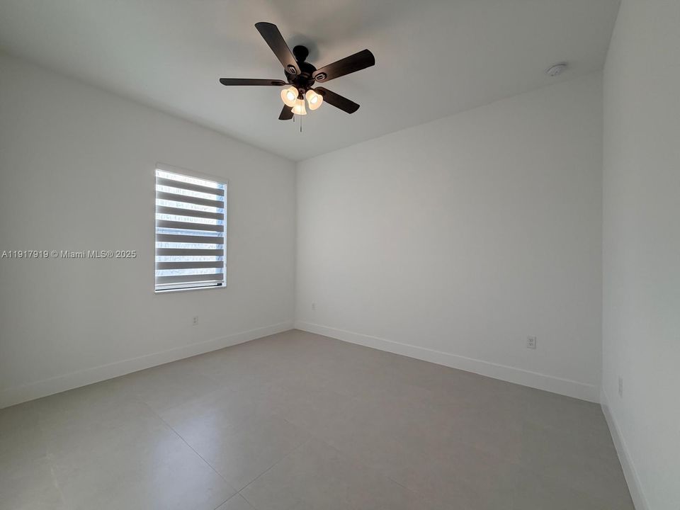 出租: $2,100 (3 贝兹, 2 浴室, 1270 平方英尺)