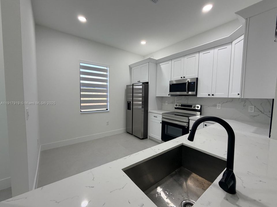 出租: $2,100 (3 贝兹, 2 浴室, 1270 平方英尺)