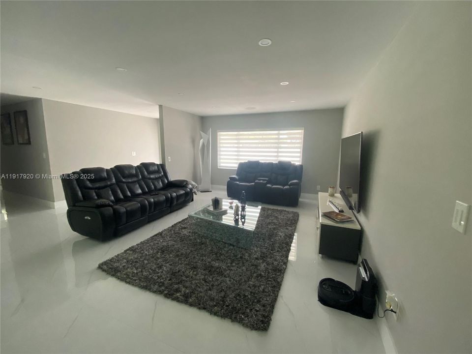 For Rent: $5,000 (3 beds, 3 baths, 2245 Square Feet)