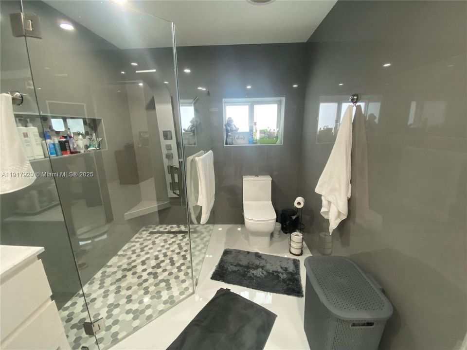 For Rent: $5,000 (3 beds, 3 baths, 2245 Square Feet)