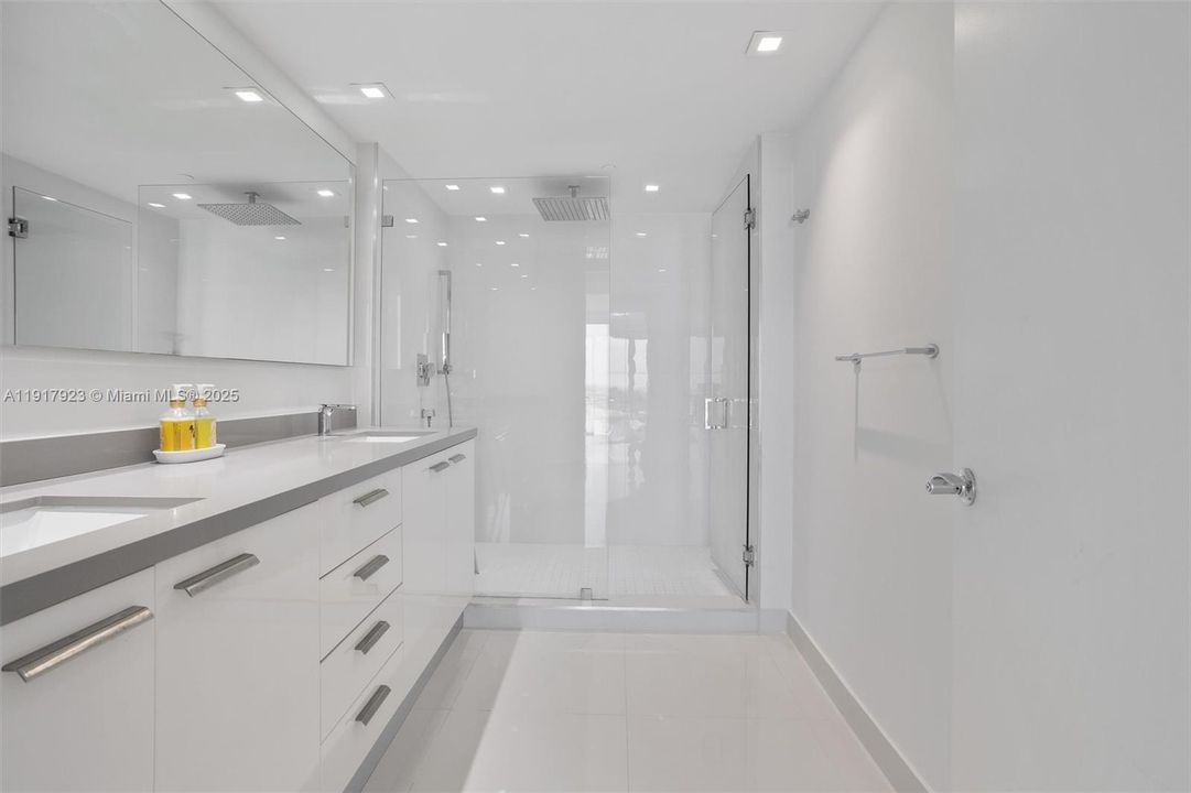 На продажу: $1,350,000 (3 спален, 3 ванн, 1571 Квадратных фут)