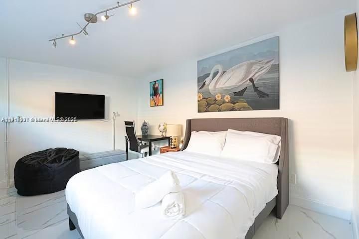 En Renta: $1,375 (0 camas, 1 baños, 300 Pies cuadrados)