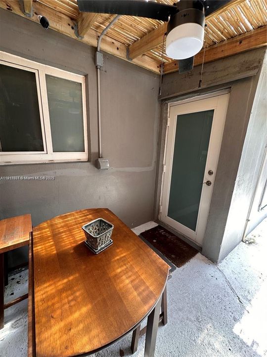 En Renta: $1,375 (0 camas, 1 baños, 300 Pies cuadrados)