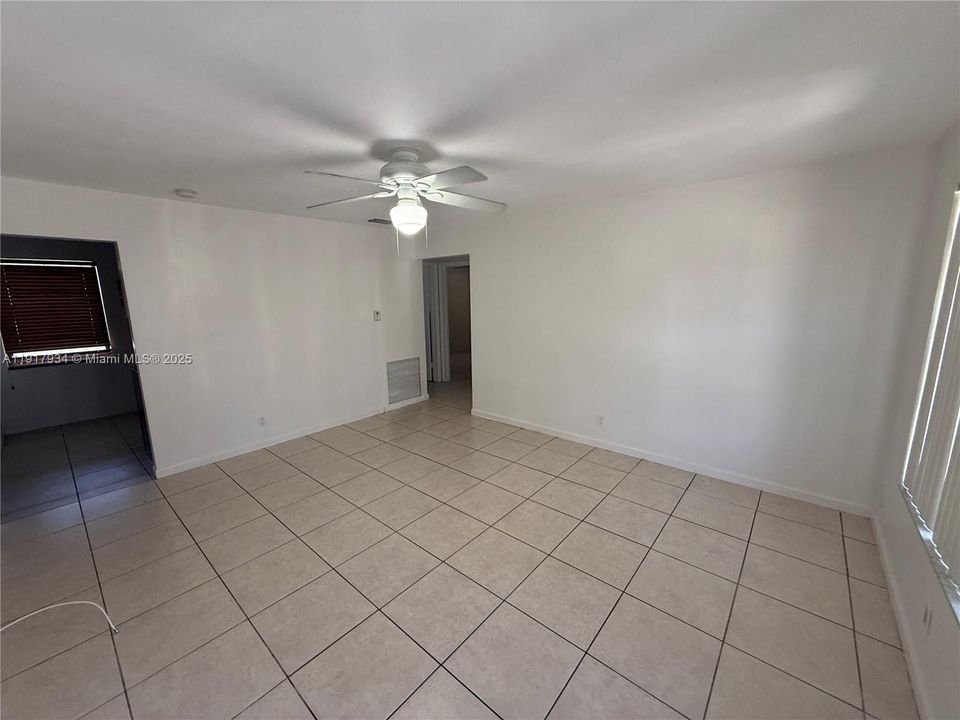 Recently Rented: $2,000 (2 beds, 1 baths, 850 Square Feet)