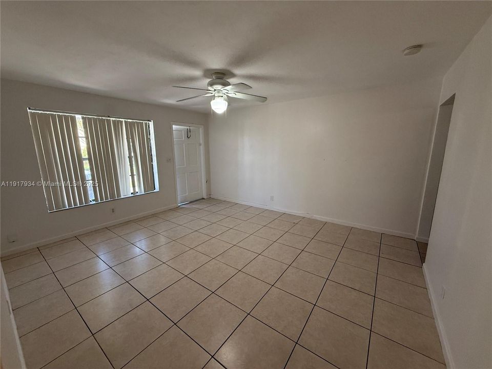 Recently Rented: $2,000 (2 beds, 1 baths, 850 Square Feet)
