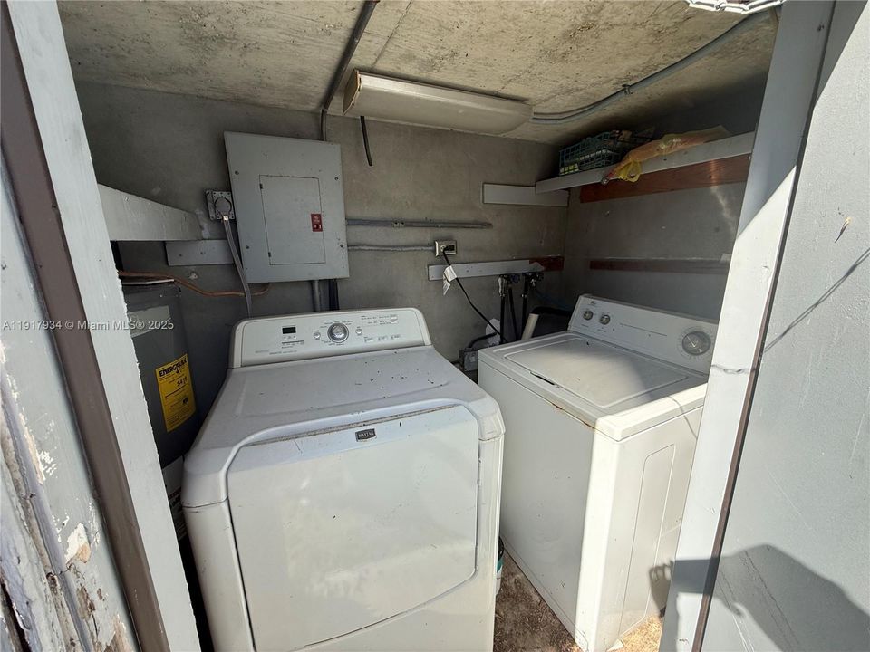 Recently Rented: $2,000 (2 beds, 1 baths, 850 Square Feet)