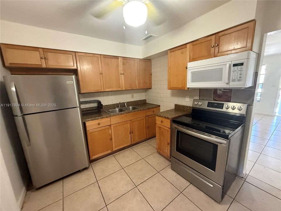 Recently Rented: $2,000 (2 beds, 1 baths, 850 Square Feet)