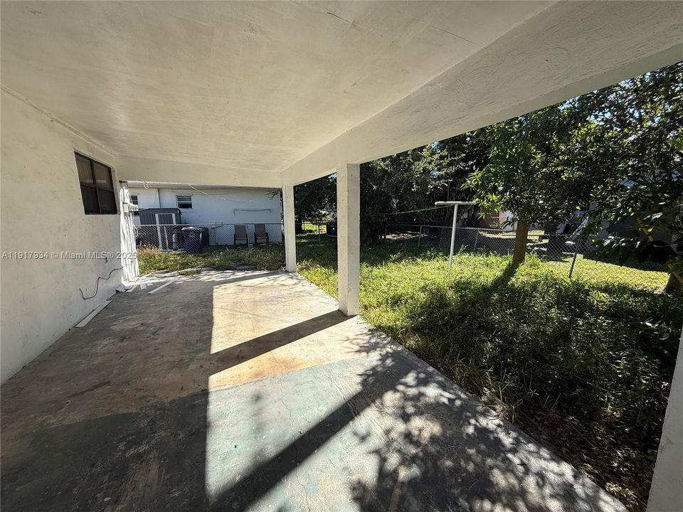 Recently Rented: $2,000 (2 beds, 1 baths, 850 Square Feet)