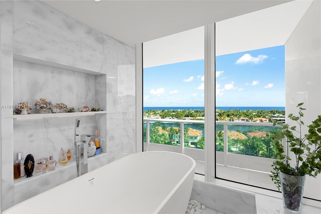 For Sale: $3,980,000 (4 beds, 4 baths, 3300 Square Feet)