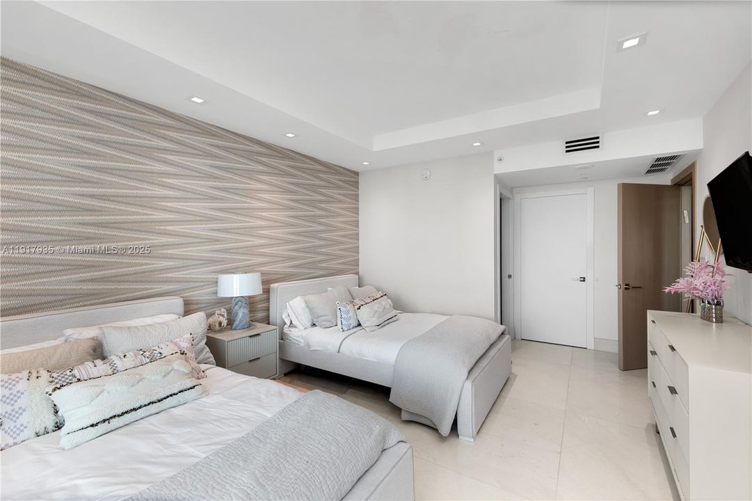 For Sale: $3,980,000 (4 beds, 4 baths, 3300 Square Feet)