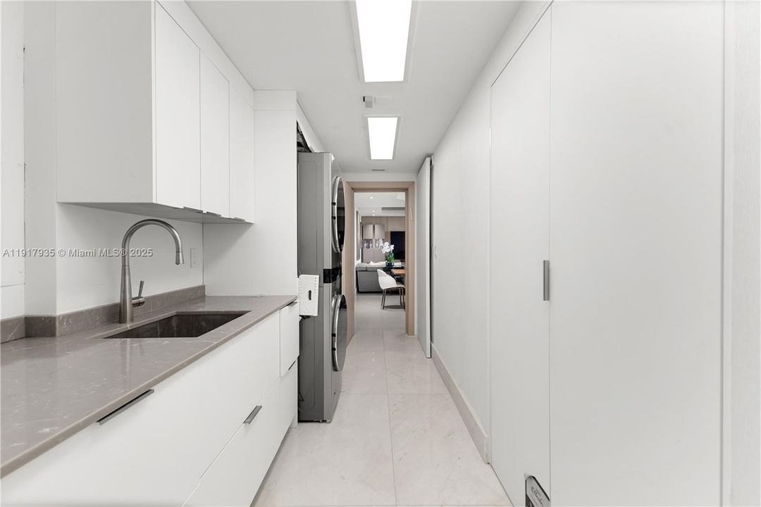 For Sale: $3,980,000 (4 beds, 4 baths, 3300 Square Feet)