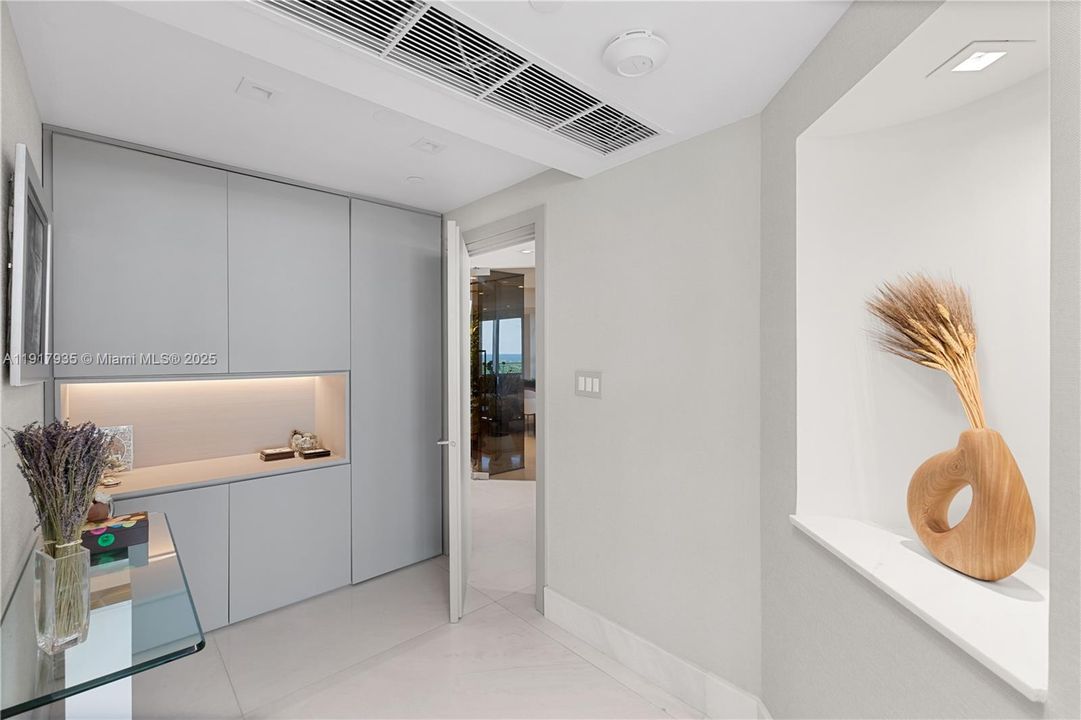 For Sale: $3,980,000 (4 beds, 4 baths, 3300 Square Feet)