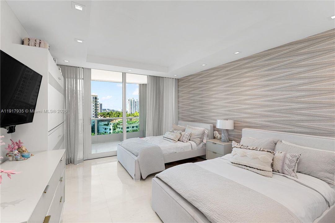 For Sale: $3,980,000 (4 beds, 4 baths, 3300 Square Feet)