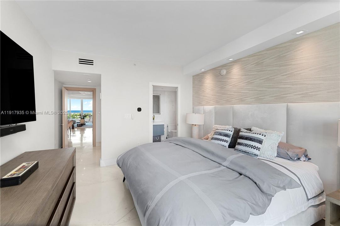 For Sale: $3,980,000 (4 beds, 4 baths, 3300 Square Feet)