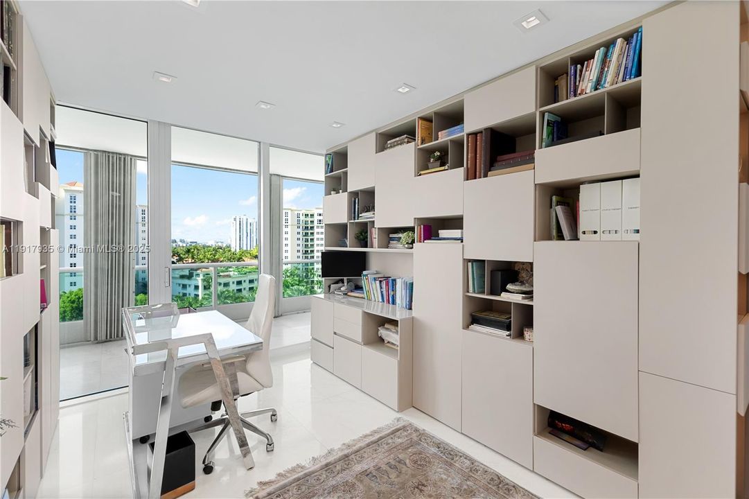 For Sale: $3,980,000 (4 beds, 4 baths, 3300 Square Feet)