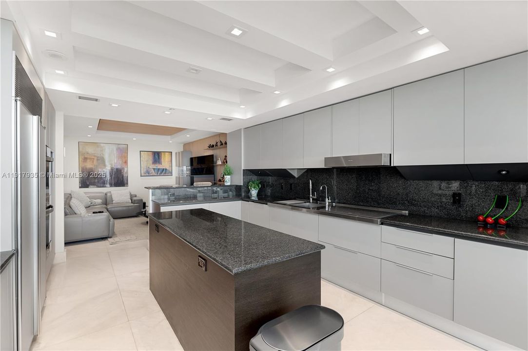 For Sale: $3,980,000 (4 beds, 4 baths, 3300 Square Feet)