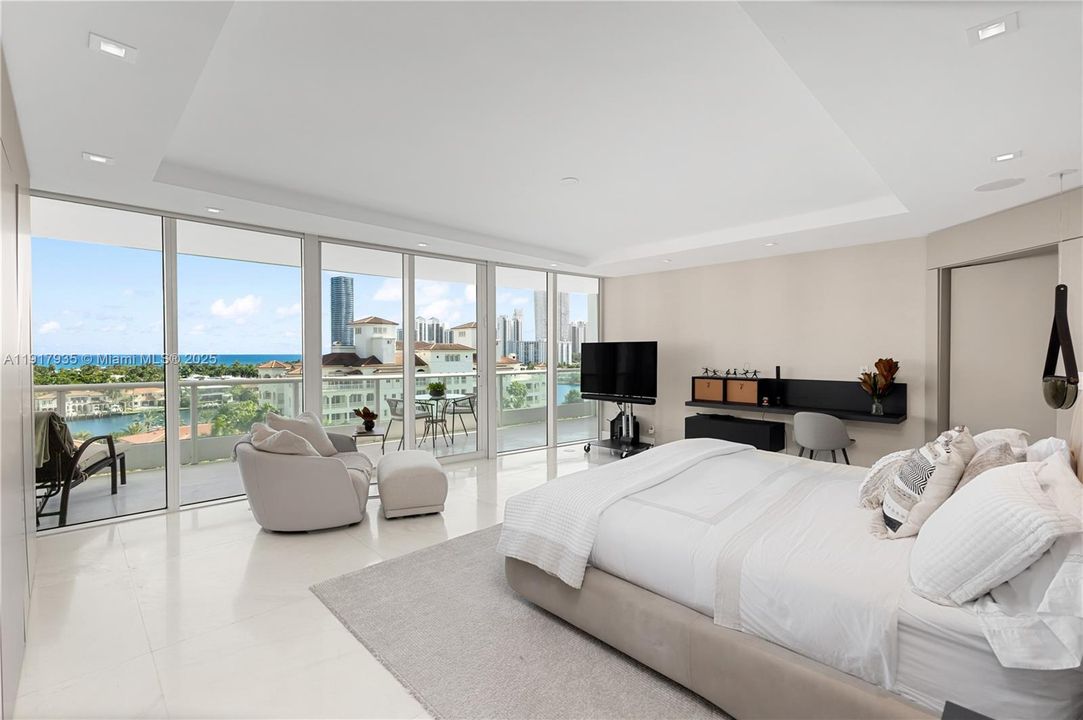 For Sale: $3,980,000 (4 beds, 4 baths, 3300 Square Feet)