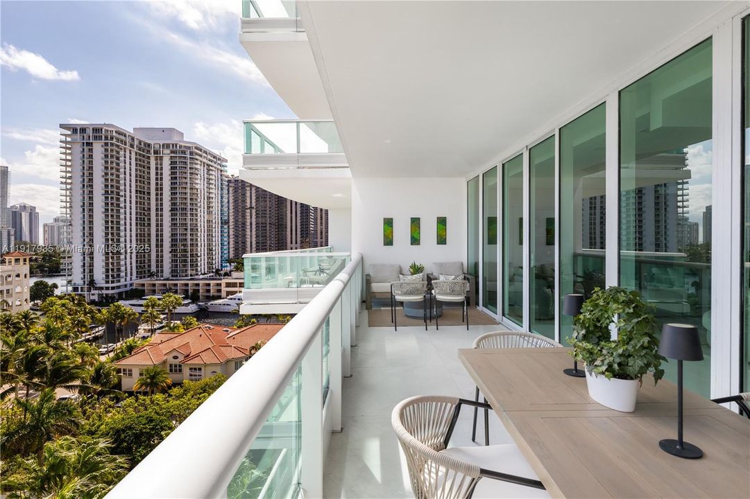 For Sale: $3,980,000 (4 beds, 4 baths, 3300 Square Feet)