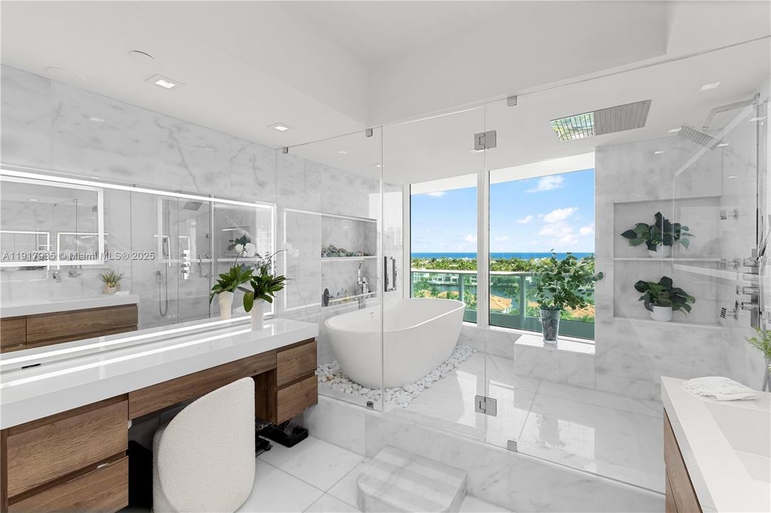 For Sale: $3,980,000 (4 beds, 4 baths, 3300 Square Feet)