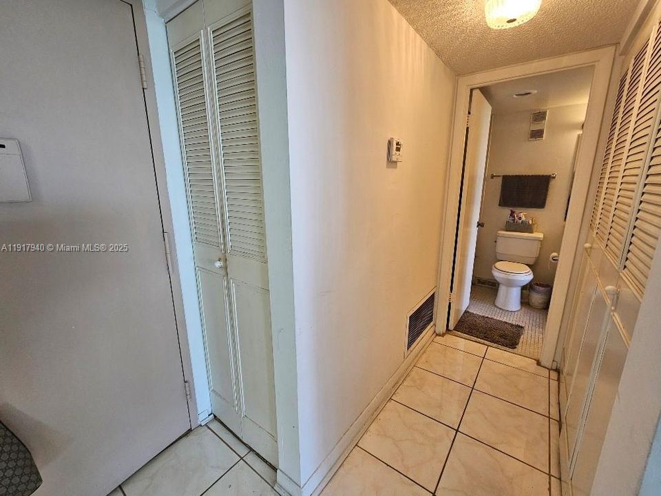 For Sale: $165,000 (1 beds, 1 baths, 825 Square Feet)
