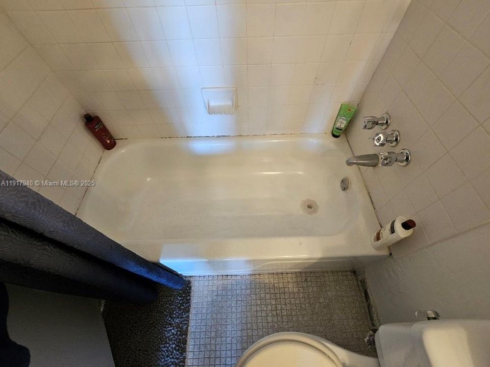 For Sale: $165,000 (1 beds, 1 baths, 825 Square Feet)