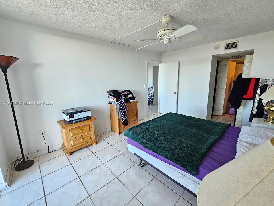 For Sale: $165,000 (1 beds, 1 baths, 825 Square Feet)