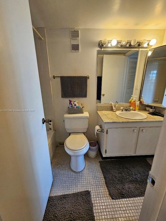 For Sale: $165,000 (1 beds, 1 baths, 825 Square Feet)