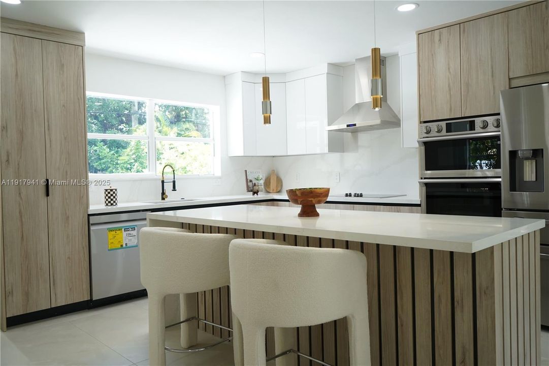 Active With Contract: $4,950 (3 beds, 2 baths, 1667 Square Feet)