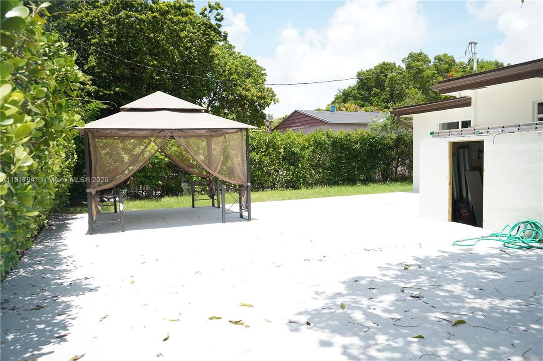 Active With Contract: $4,950 (3 beds, 2 baths, 1667 Square Feet)