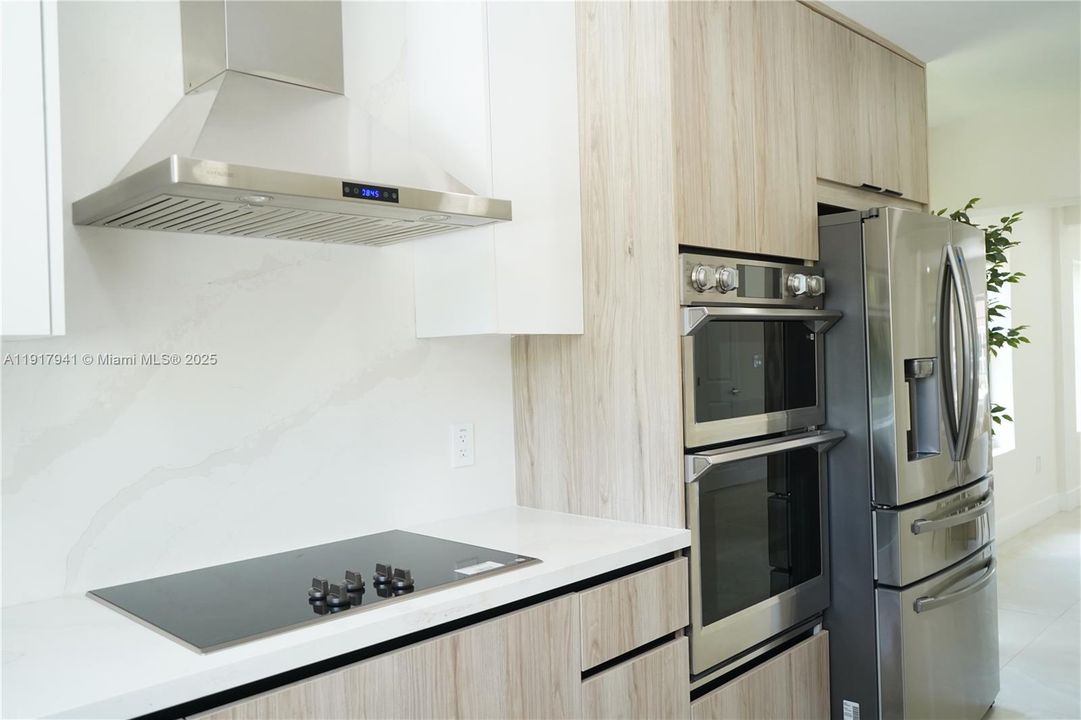 Active With Contract: $4,950 (3 beds, 2 baths, 1667 Square Feet)