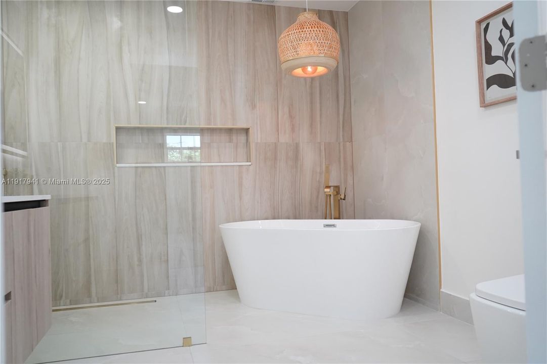 Active With Contract: $4,950 (3 beds, 2 baths, 1667 Square Feet)