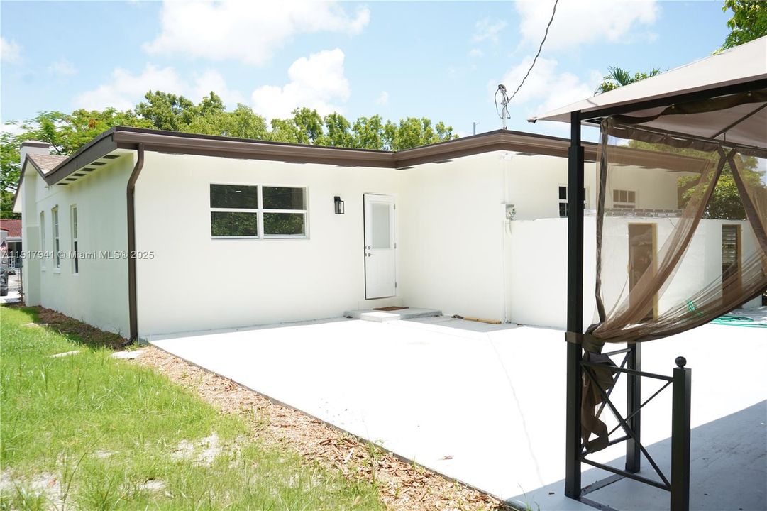 Active With Contract: $4,950 (3 beds, 2 baths, 1667 Square Feet)