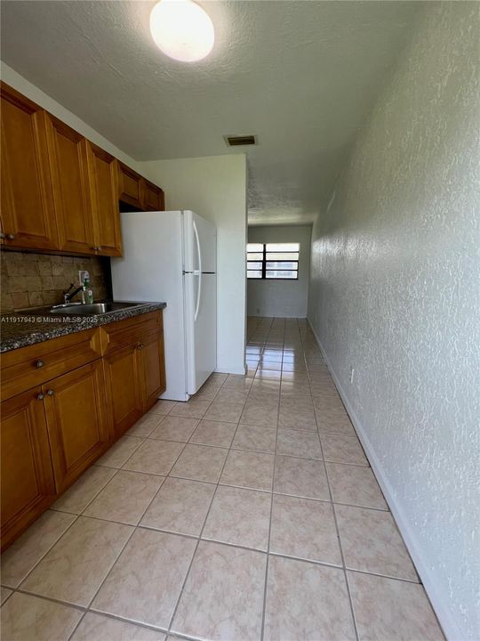 For Rent: $1,700 (2 beds, 1 baths, 1290 Square Feet)
