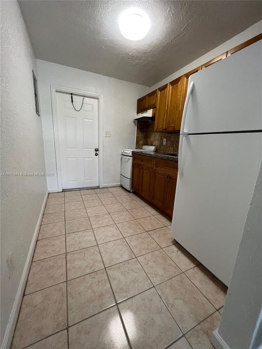 For Rent: $1,700 (2 beds, 1 baths, 1290 Square Feet)