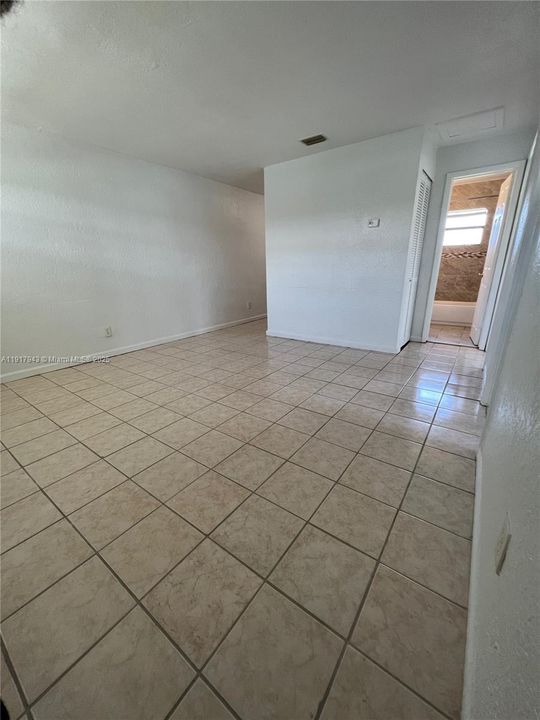 For Rent: $1,700 (2 beds, 1 baths, 1290 Square Feet)