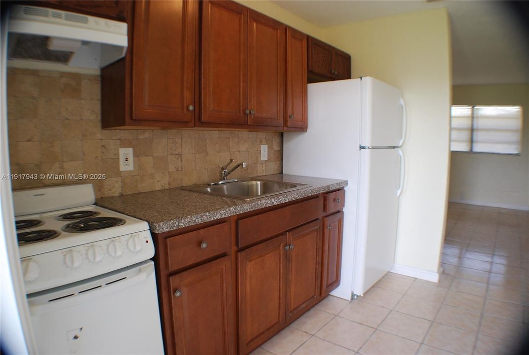 For Rent: $1,700 (2 beds, 1 baths, 1290 Square Feet)